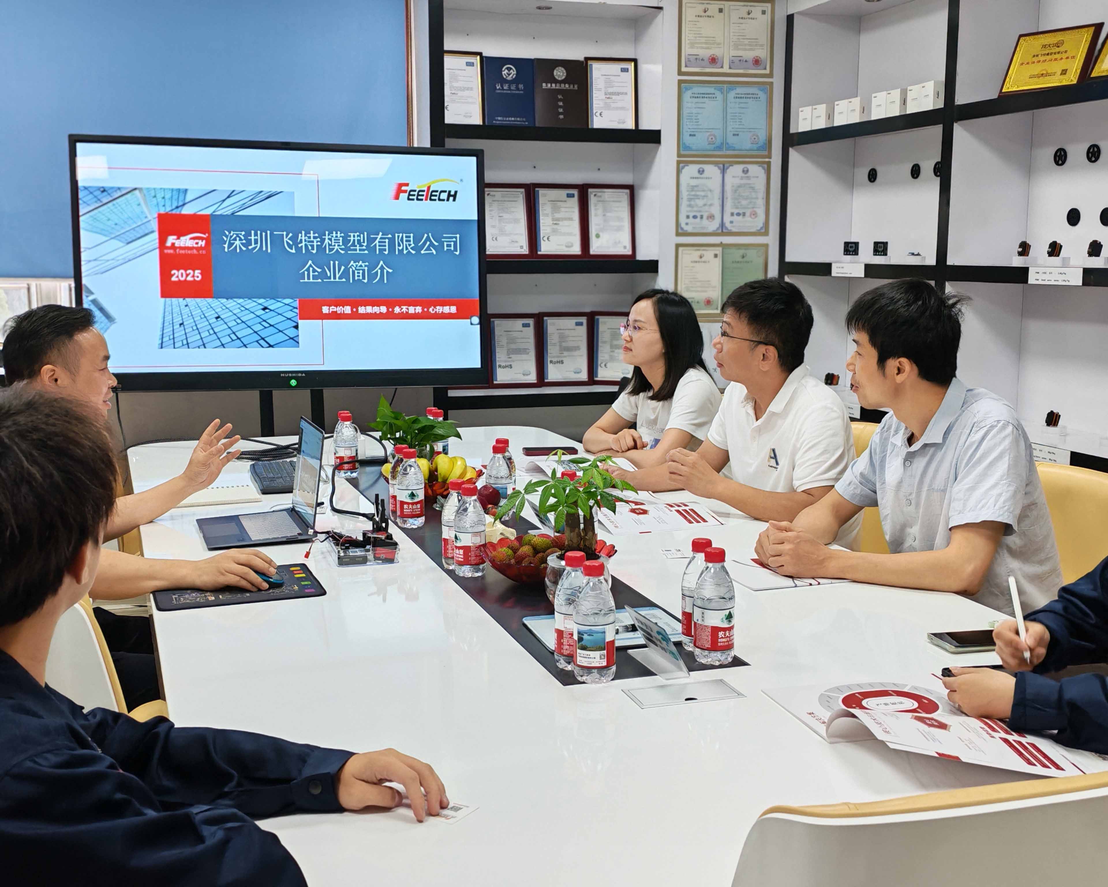 广东科学技术职业学院机器人学院苏江教授莅临飞特模型指导，共探舵机核心价值